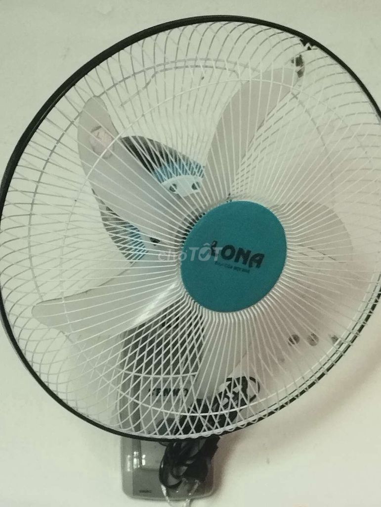 Quạt treo tường Lona Trắng. Mua bán Quạt tại Quận Bình Thuỷ Cần Thơ được đăng bởi Nhạc Sống hình 1