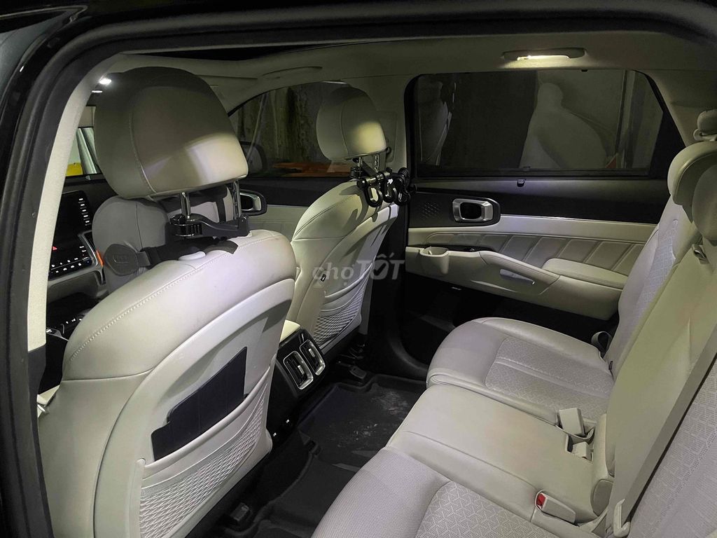 Kia Sorento 2022 Signature 2.5 AT AWD - 35000 km. Mua bán Ô tô tại Quận 7 Tp Hồ Chí Minh được đăng bởi Nguyễn Ngọc Phú hình 4