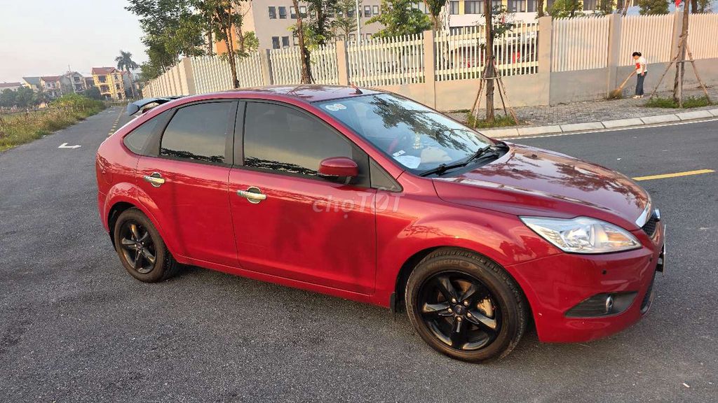 Ford Focus 2011 Đỏ 130.000 km. Mua bán Ô tô tại Huyện Đông Anh Hà Nội được đăng bởi Nguyễn Trung hình 2