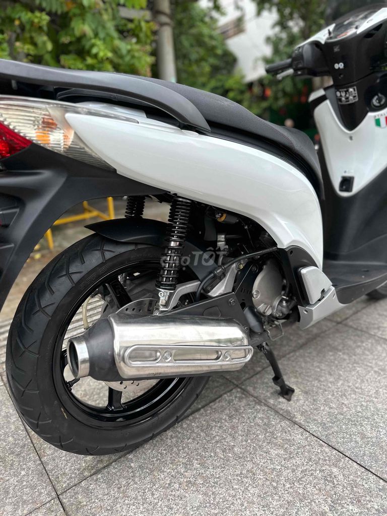 sh 150i nhập 3 cục 2010 trắng sporty zin chưa rot. Mua bán Xe máy tại Quận Tân Phú Tp Hồ Chí Minh được đăng bởi VÕ MINH HẬU hình 3