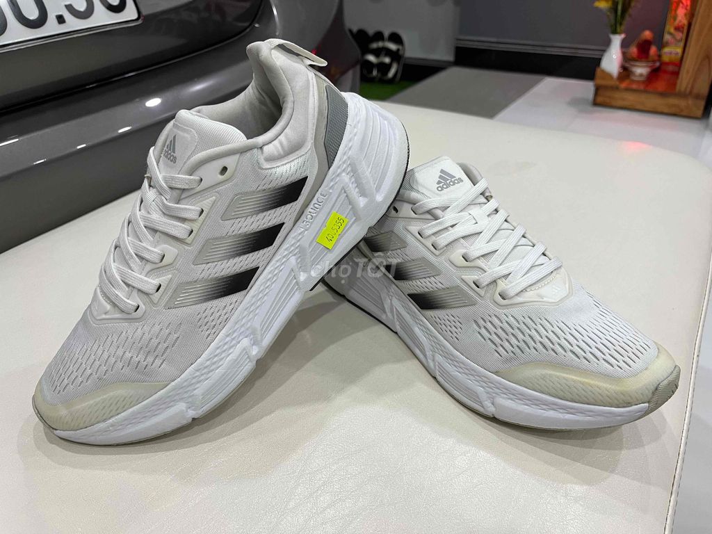 Giày Adidas QUESTAR, size 40(25cm), mới 95%