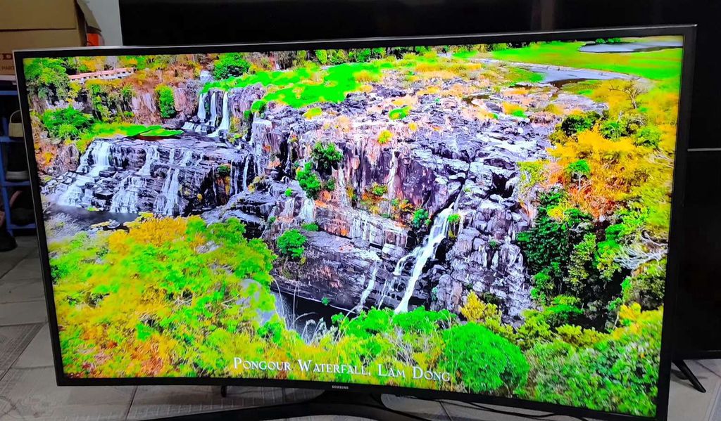 Tivi Samsung 48 inch màn hình cong Đen. Mua bán Tivi, Âm thanh tại Quận Thanh Xuân Hà Nội được đăng bởi ThanhNga hình 1