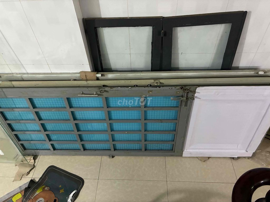 6 Cánh Cửa Sắt 80 x 220 kèm 2 Bộ Cửa Sổ 100 x 120. Mua bán Nội thất, đồ gia dụng khác tại Quận 10 Tp Hồ Chí Minh được đăng bởi Quận 10 hình 1