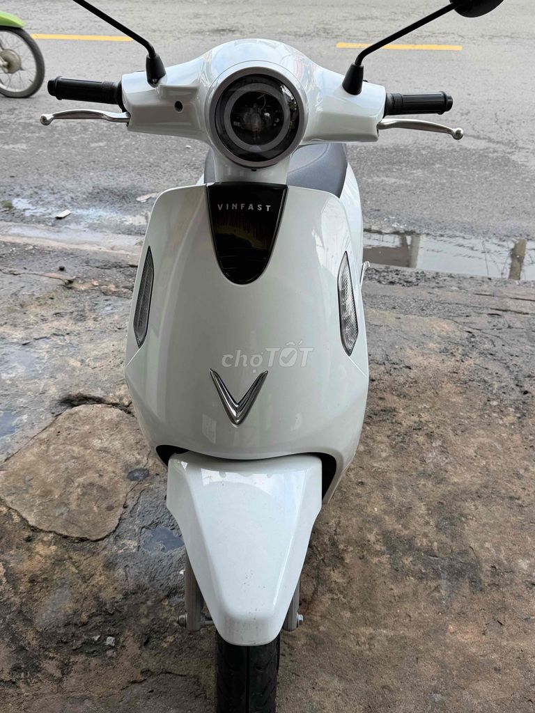 Электрический мопед VinFast Evo Grand Like белый 600 км