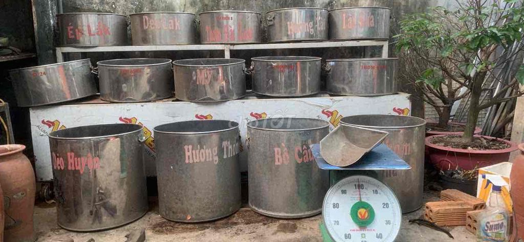 Thùng đựng gạo kim loại Bạc. Mua bán Dụng cụ nhà bếp tại Thành phố Buôn Ma Thuột Đắk Lắk được đăng bởi Duyên Thân hình 1