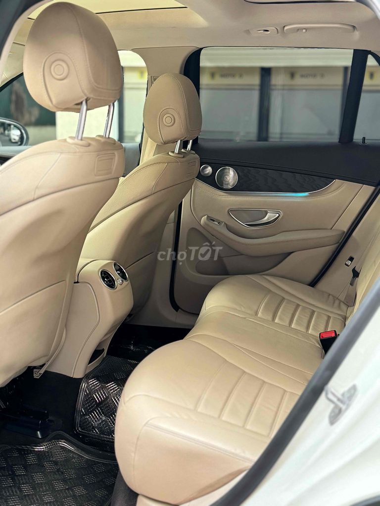GLC300 4MATIC TRẮNG KEM UP FULL BODY GLC63. Mua bán Ô tô tại Quận Cầu Giấy Hà Nội được đăng bởi Dương Tuấn Linh hình 11