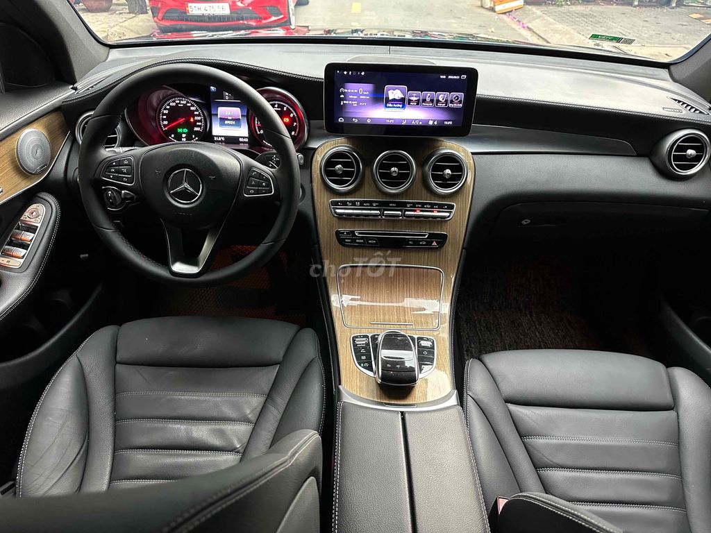 Mercedes GLC 250 4MATIC - 81000 km . Sản xuat 2018. Mua bán Ô tô tại Quận 7 Tp Hồ Chí Minh được đăng bởi Thông Sport  hình 4