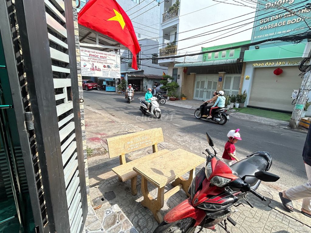 Chính chủ cho thuê MBKD 40m2 sát khu chợ vải Phú Thọ Hòa, Tân Phú
