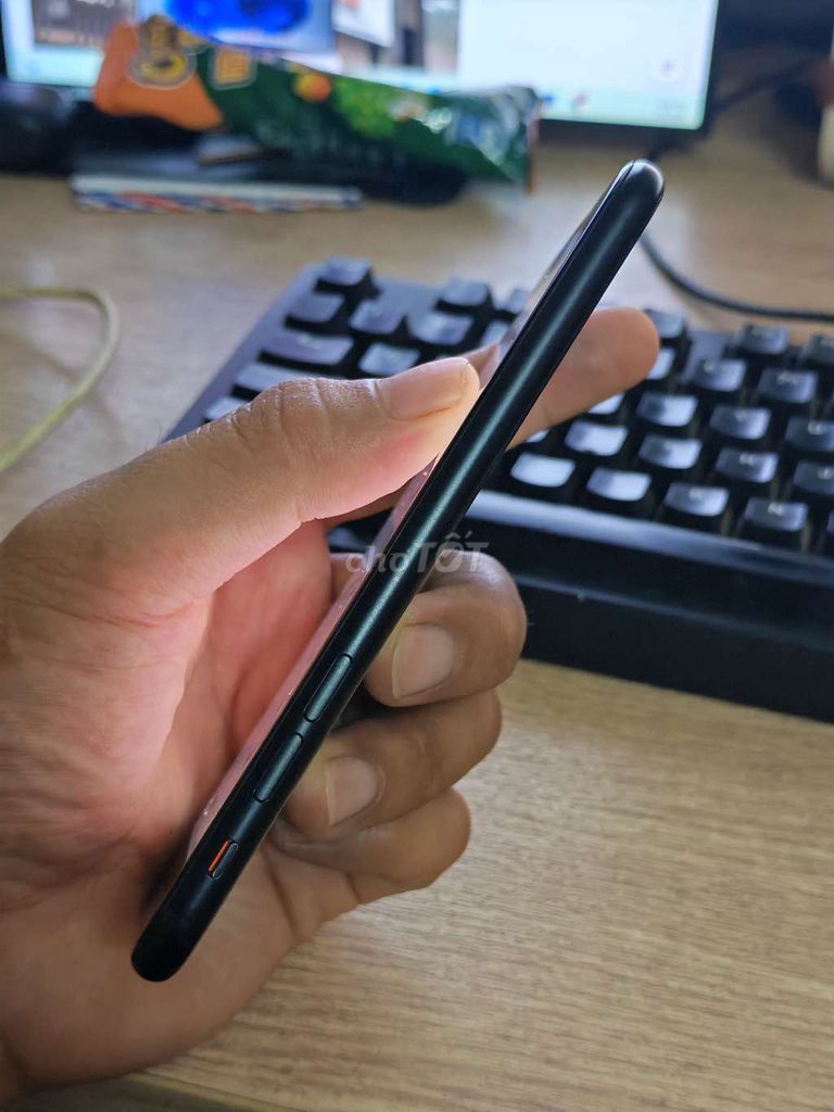 Apple iPhone SE 2020 64GB Đen . Mua bán Điện thoại tại Quận Hoàng Mai Hà Nội được đăng bởi van pham hình 1