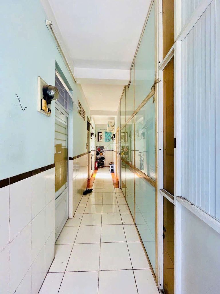 Апартаменты с сервисом 8x15,5м, 4 этажа, сквозной переулок 7м, торг