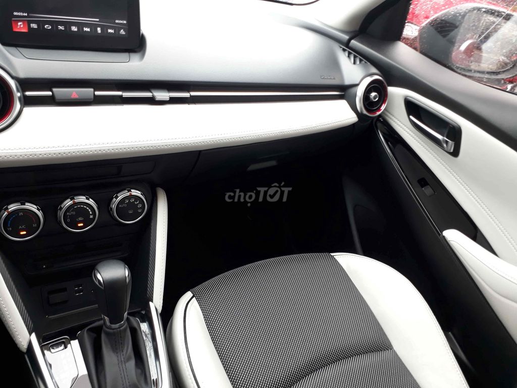 Mazda 2 2019 Sport Luxury - 31000 km. Mua bán Ô tô tại Thành phố Biên Hòa Đồng Nai được đăng bởi Nam Tran hình 9