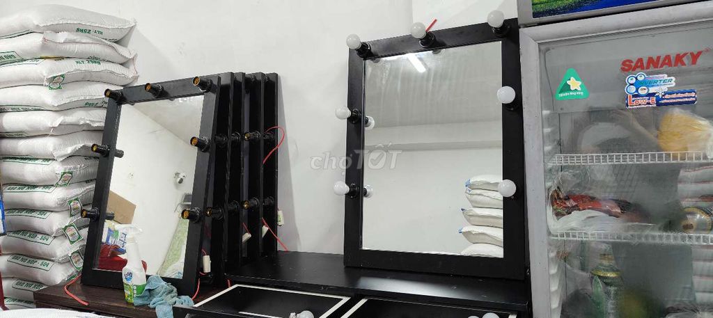 Gương, ghế, hộc bàn. Mua bán Bàn ghế tại Quận Bình Thạnh Tp Hồ Chí Minh được đăng bởi Phương Mai hình 1