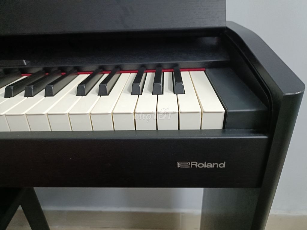 Xuất ngoại để lại Piano Roland mới toanh