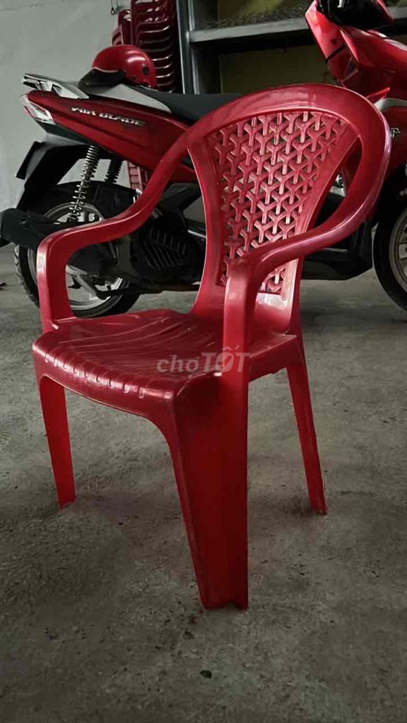 Ghế Duy Tân Nhựa Đỏ. Mua bán Bàn ghế tại Huyện Long Thành Đồng Nai được đăng bởi Lê Quang Hoàng hình 1