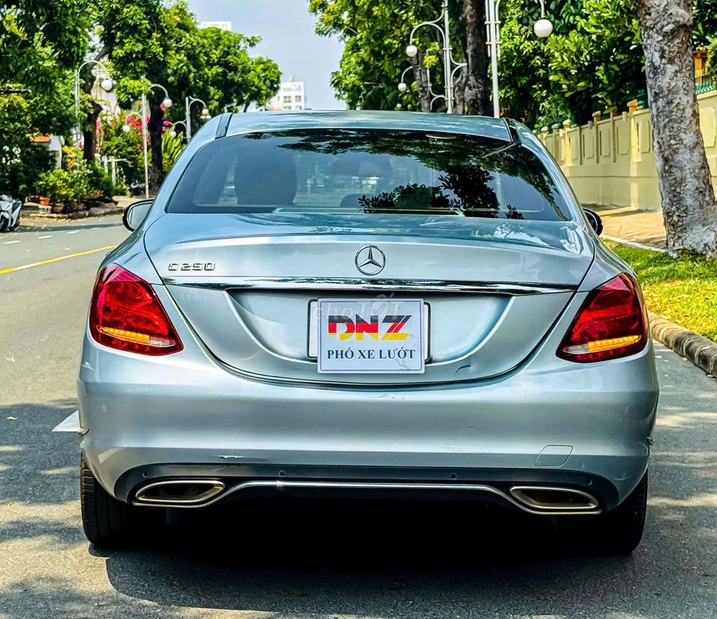Эксклюзивный Mercedes C250 2015, серебристый, 55 000 миль