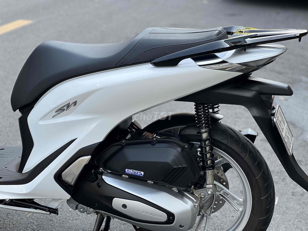Honda SH125 CBS 2024 Trắng 8000 km. Mua bán Xe máy tại Quận Ô Môn Cần Thơ được đăng bởi Huỳnh Thắng hình 8