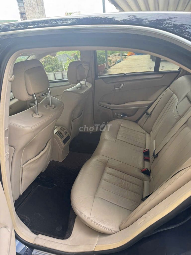 Mercedes Benz E Class 2015 E200 - 70000 km. Mua bán Ô tô tại Thành phố Thủ Đức Tp Hồ Chí Minh được đăng bởi Phạm Thị Xuân Mai hình 12