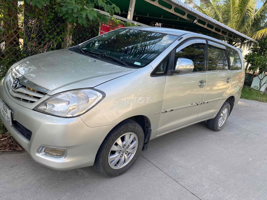 Toyota Innova 2010 G - 19000 km