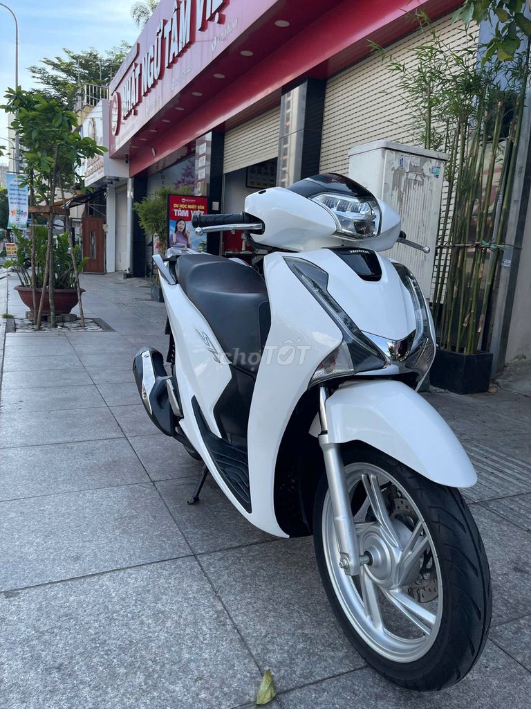 Honda SH 125 CBS 2017 Trắng. Mua bán Xe máy tại Quận Gò Vấp Tp Hồ Chí Minh được đăng bởi VÕ MINH HẬU hình 7