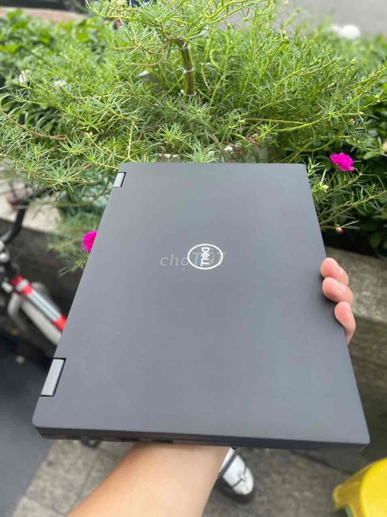 Em có con máy latitude 7390 không dùng tới cần pas