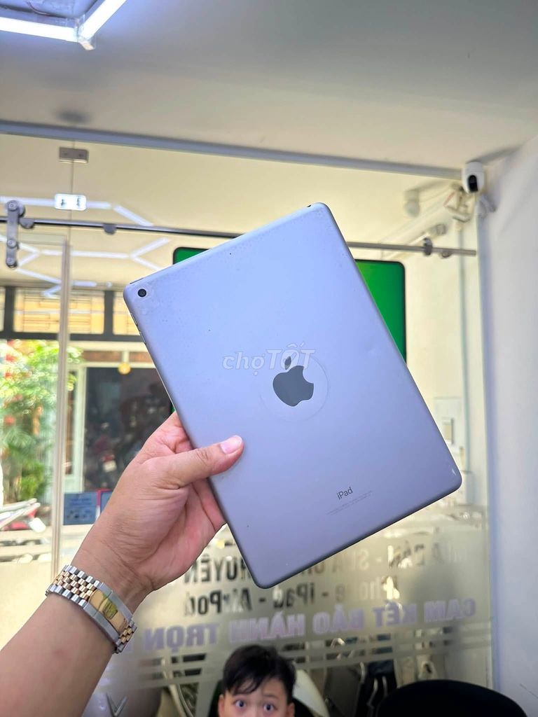 Apple iPad Gen 6 32GB Xám. Mua bán Máy tính bảng tại Quận 10 Tp Hồ Chí Minh được đăng bởi Hội Đồ Điện Tử hình 1