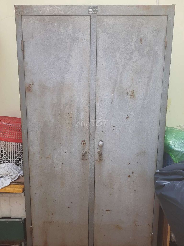 Tủ sắt xám 1m x 1m8 x 47cm có két sắt. Mua bán Tủ, kệ gia đình tại Quận Cầu Giấy Hà Nội được đăng bởi Huy Duc hình 1