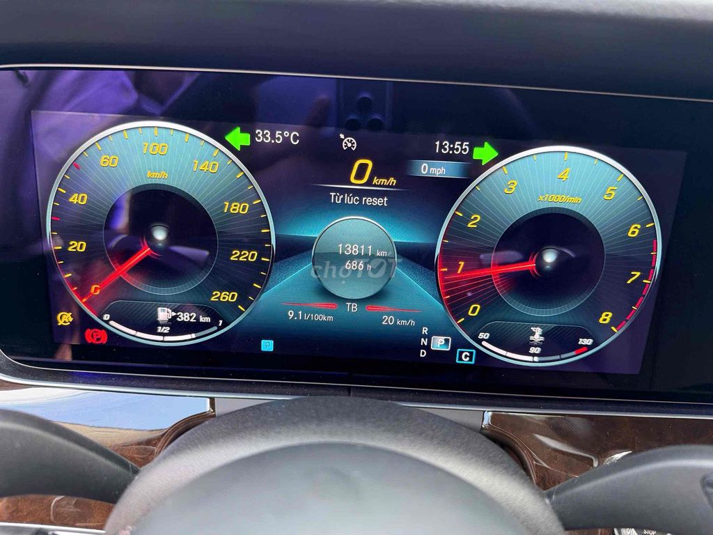 Mercedes-Benz E200 Exclusive 2021 черный 8100 миль
