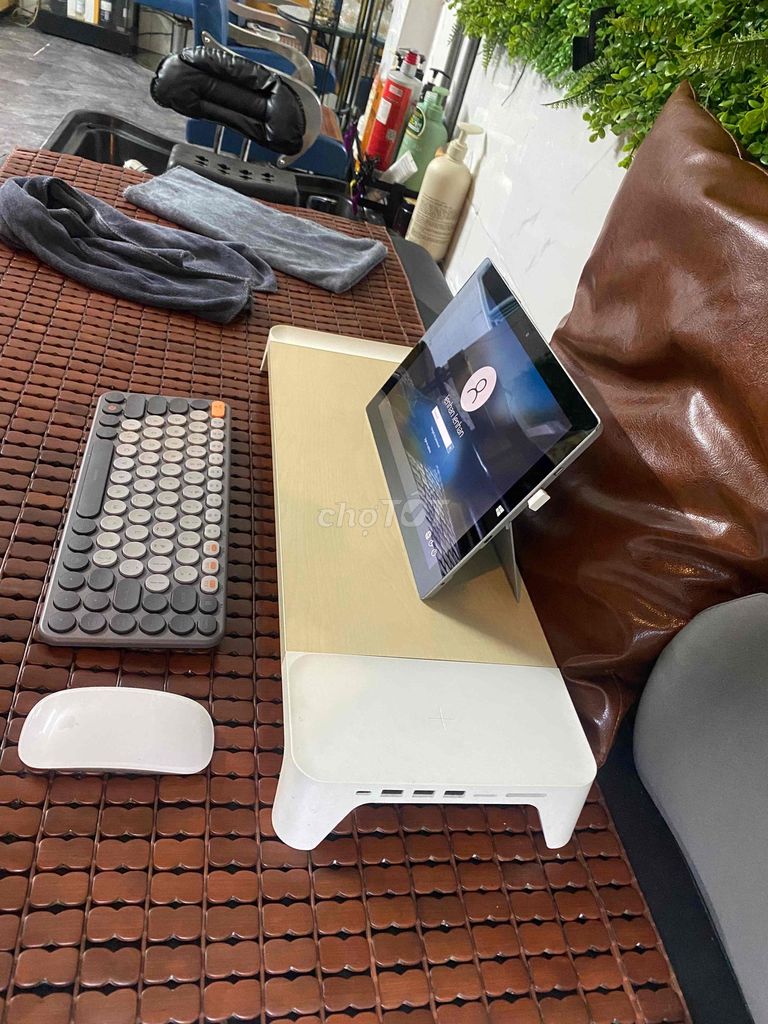 Microsoft Surface Go 4GB/64GB Bạc. Mua bán Máy tính bảng tại Quận 5 Tp Hồ Chí Minh được đăng bởi chuyên hàng korea hình 1