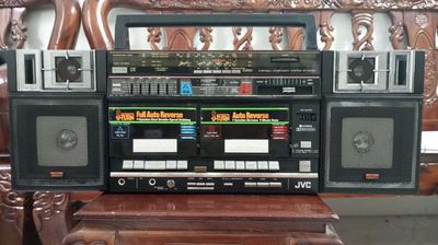 Radio cassette hiệu JVC model PC - W330JW