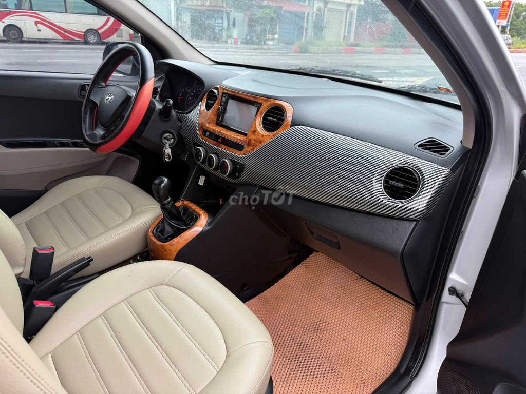 Hyundai i10 2014 số sàn màu bạc. Mua bán Ô tô tại Huyện Yên Khánh Ninh Bình được đăng bởi Đức trí hình 5