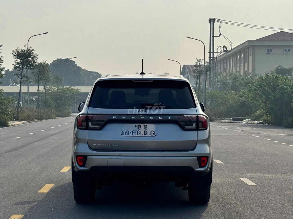 Ford Everest 4x2 Titanium 2022. Mua bán Ô tô tại Quận Long Biên Hà Nội được đăng bởi PHÚC LÂM  AUTO hình 6