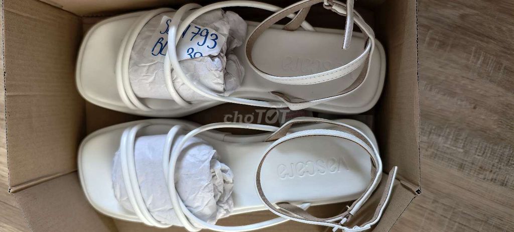 Sandal Vascara Nữ Trắng Size 39 Mới. Mua bán Giày dép tại Thành phố Long Xuyên An Giang được đăng bởi Nguyễn Thị Hồng Nhung  hình 1