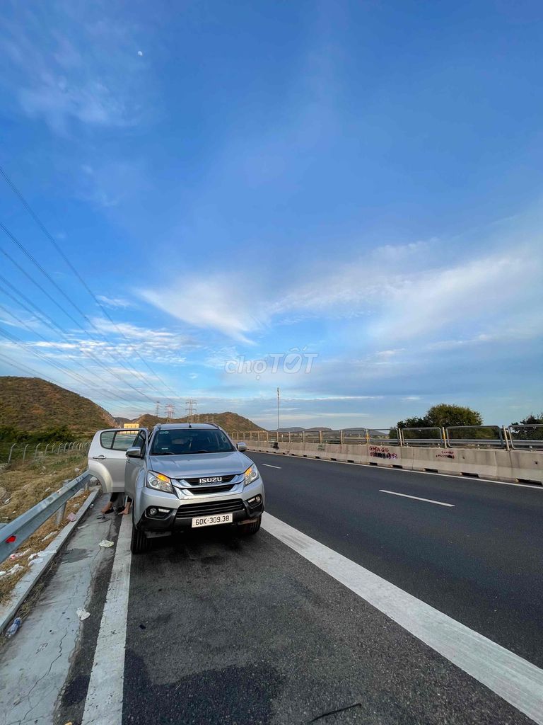 Isuzu Mu X 2017 2.5 4X2 MT - Xe gia đình đi kỹ. Mua bán Ô tô tại Thành phố Thủ Đức Tp Hồ Chí Minh được đăng bởi Nguyen Truong hình 5