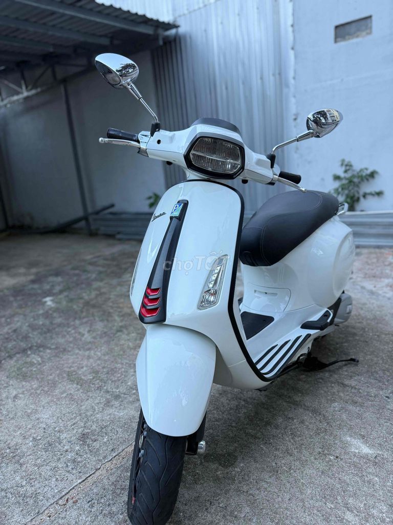 Vespa Sprint, белый ABS, светодиод, карбоновый срок службы, красивый автомобиль