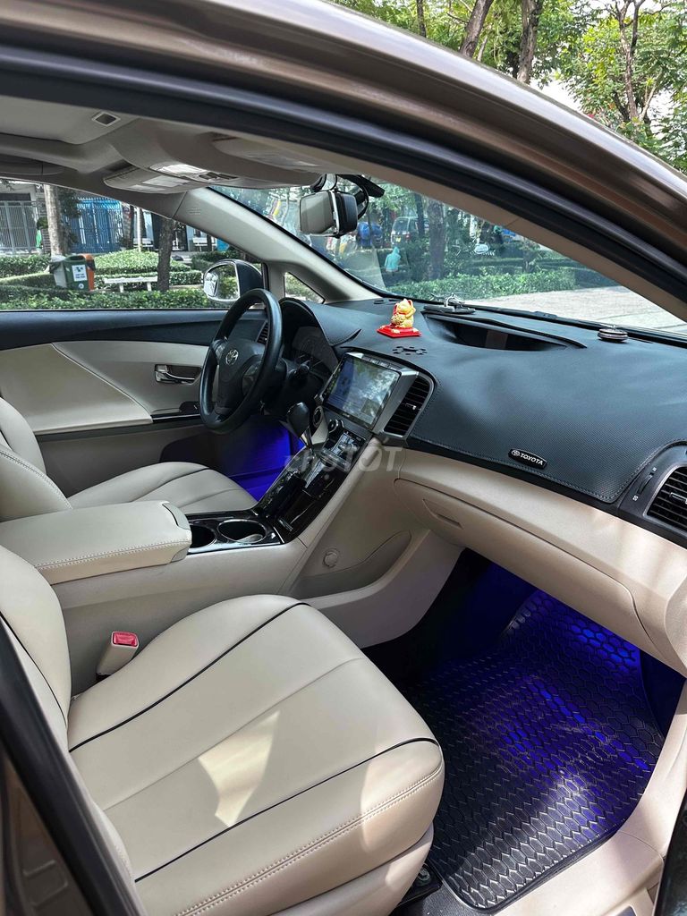 Tôi cần bán xe nhà chính chủ Venza 2009 nguyên zin. Mua bán Ô tô tại Quận 1 Tp Hồ Chí Minh được đăng bởi Luật Nguyễn hình 8