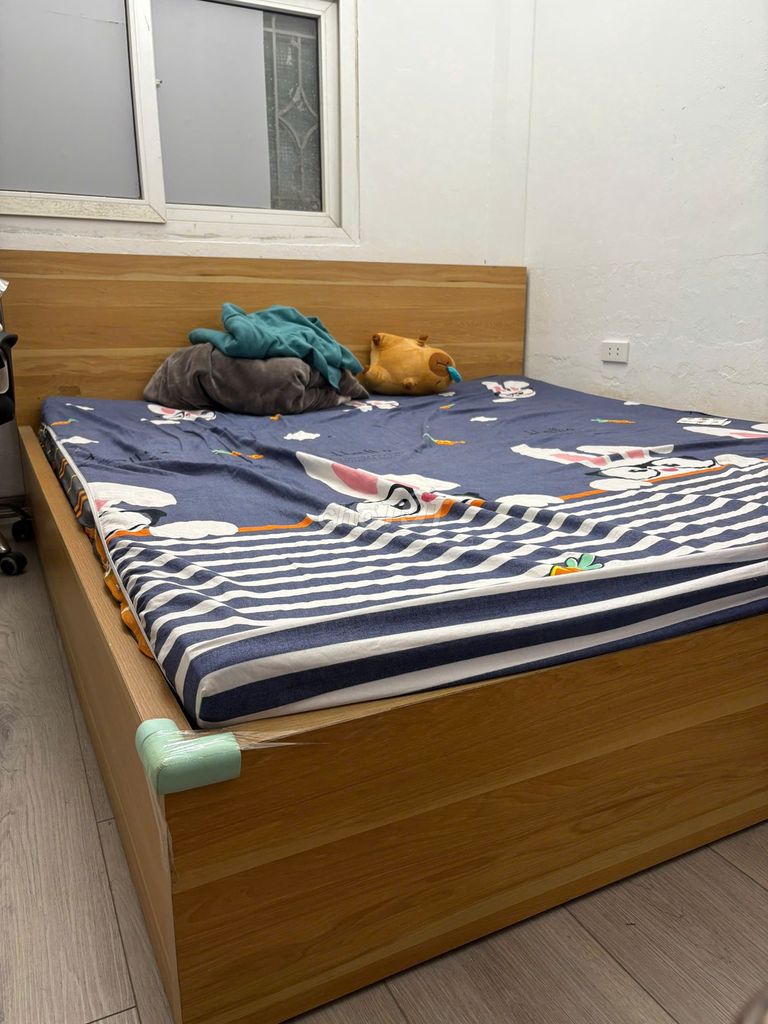 Giường gỗ 1m8x2m màu vàng gỗ. Mua bán Giường, chăn ga gối nệm tại Quận Đống Đa Hà Nội được đăng bởi Lê Dũng hình 1