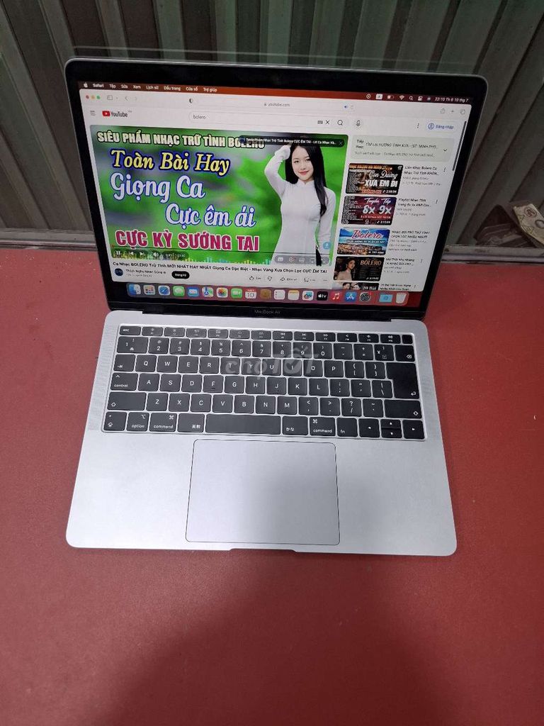 Apple MacBook Air Bạc Like New. Mua bán Laptop tại Huyện Bình Chánh Tp Hồ Chí Minh được đăng bởi Anh hình 1
