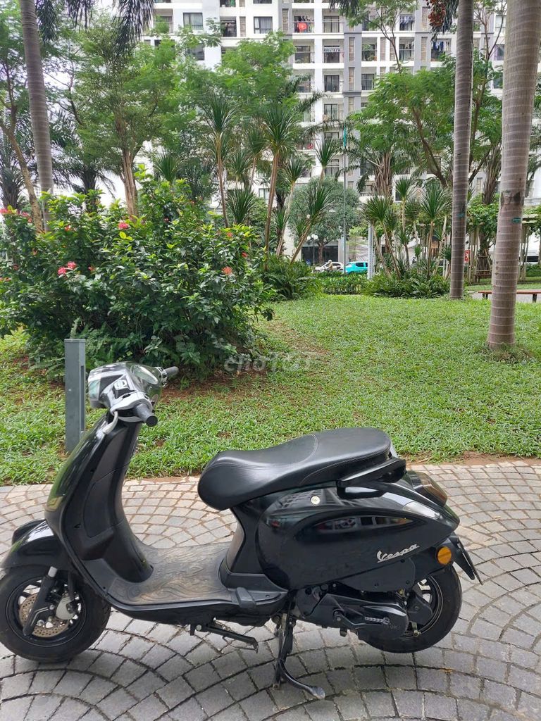 Bán xe Piagio Vespa  mầu đen chính chủ. Mua bán Xe máy tại Quận Hai Bà Trưng Hà Nội được đăng bởi Nguyễn Thu Thảo hình 2