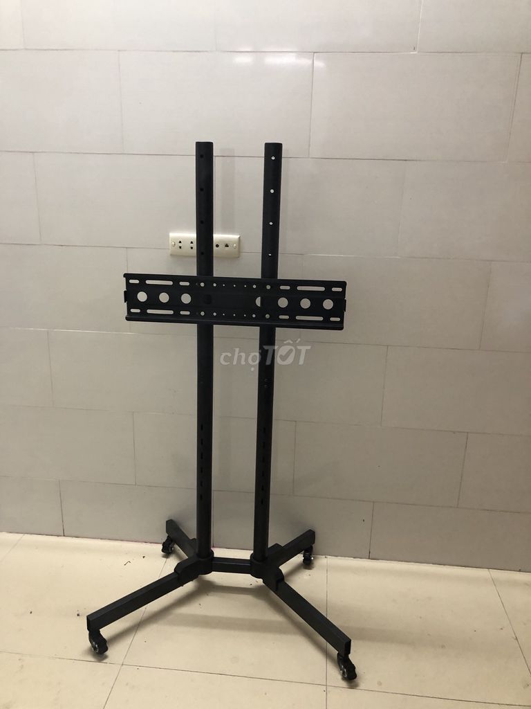 Giá đỡ tivi Kim loại Đen. Mua bán Tivi, Âm thanh tại Quận Hai Bà Trưng Hà Nội được đăng bởi Trúc hình 1