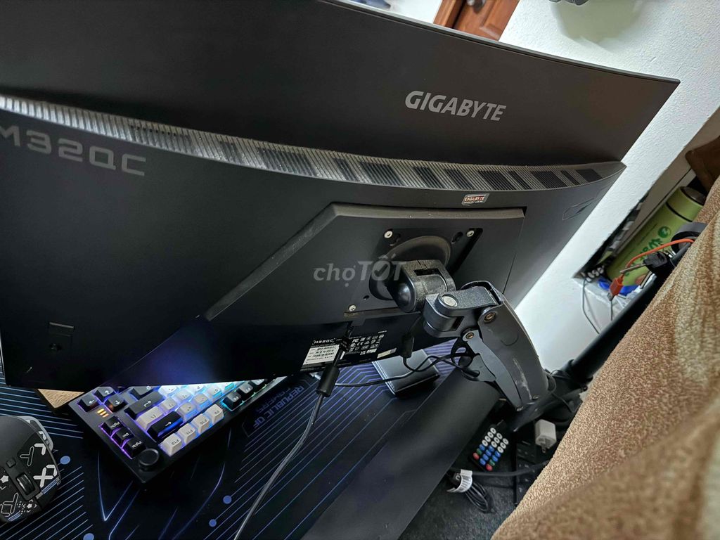 Bán màn hình Gigabyte M32QC