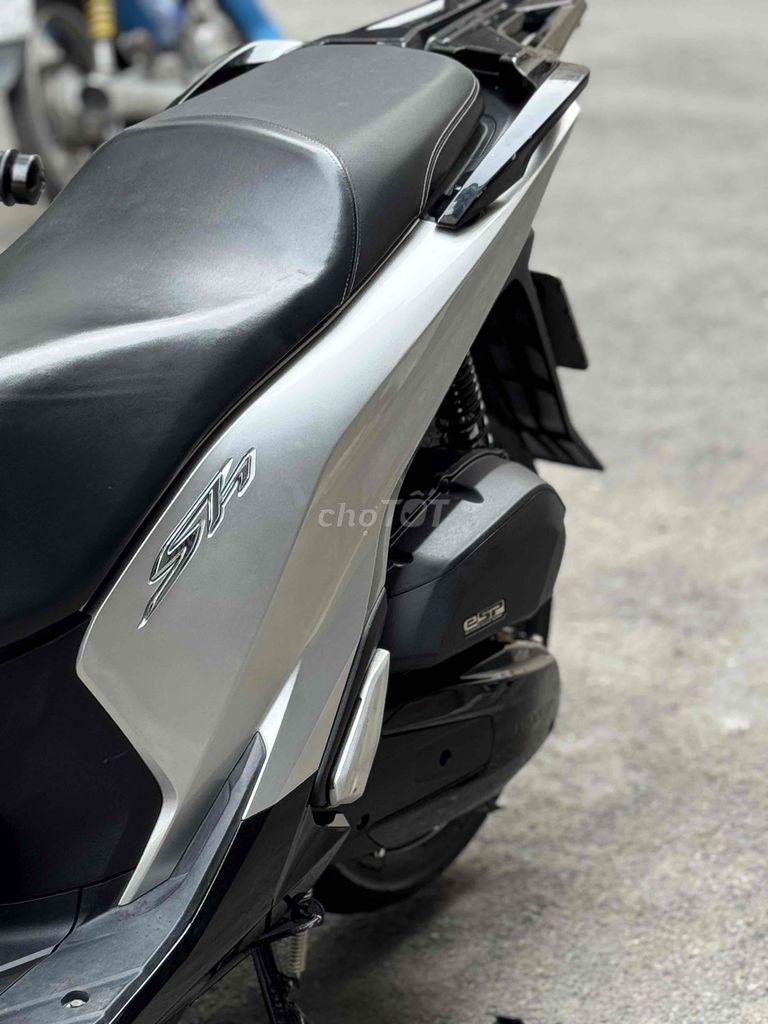 honda sh 125i màu bạc xe đẹp keng bstp 9 chủ. Mua bán Xe máy tại Quận Gò Vấp Tp Hồ Chí Minh được đăng bởi CHXM 86 chuyên bán xe trả góp hình 8