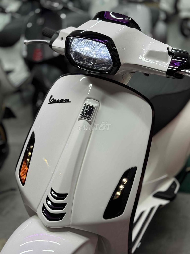 Vespa ABS iGet  modell lét 2 tầng trc sau. Mua bán Xe máy tại Quận Phú Nhuận Tp Hồ Chí Minh được đăng bởi  vespa Nam Phương hcm  hình 5