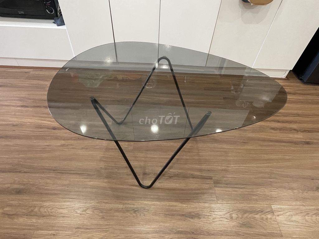 Bàn trà Kính Kim loại Đen. Mua bán Bàn ghế tại Quận Long Biên Hà Nội được đăng bởi Anh Đức hình 1