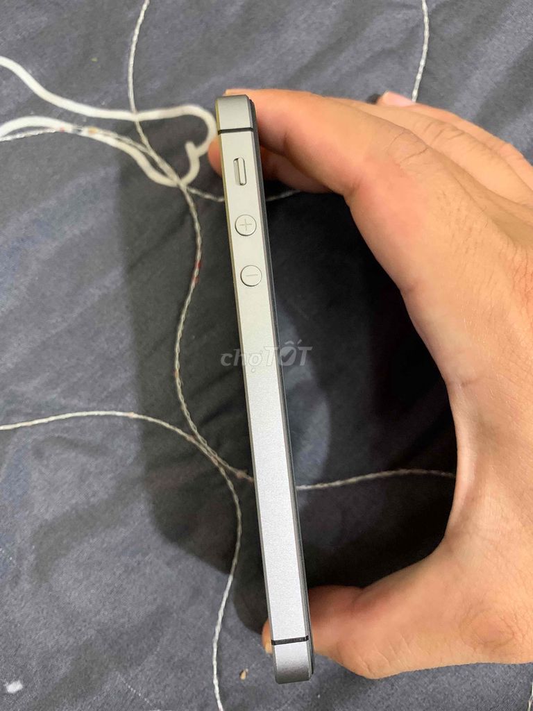 Apple iPhone SE 16GB Bạc Quốc tế. Mua bán Điện thoại tại Quận Bắc Từ Liêm Hà Nội được đăng bởi Quang Khải hình 1