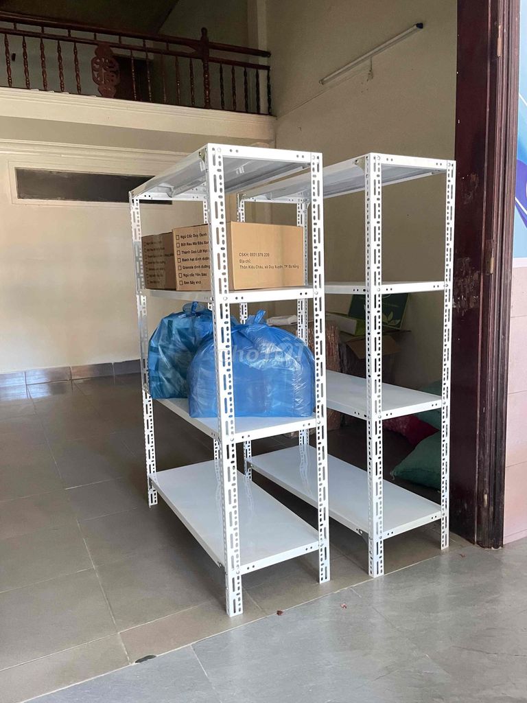 Kệ sắt v lỗ màu Trắng. Mua bán Tủ, kệ gia đình tại Quận Hải Châu Đà Nẵng được đăng bởi Kệ Sắt Minh Quân Đà Nẵng hình 1