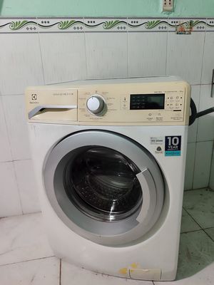 máy giặt elextroluc 8kg giặt vắt tốt êm cần bán