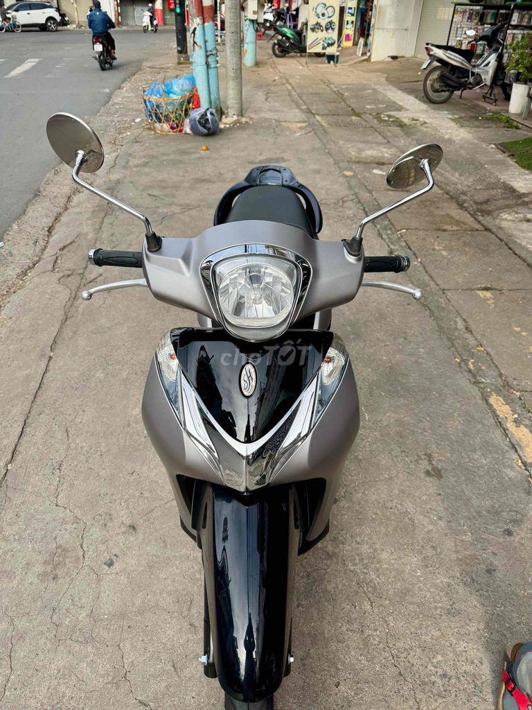 🔵🔵 SH Mode bạc đen đký cuối 2018 rất đẹp có góp. Mua bán Xe máy tại Thành phố Biên Hòa Đồng Nai được đăng bởi XE MÁY CŨ THÀNH MỸ  hình 1