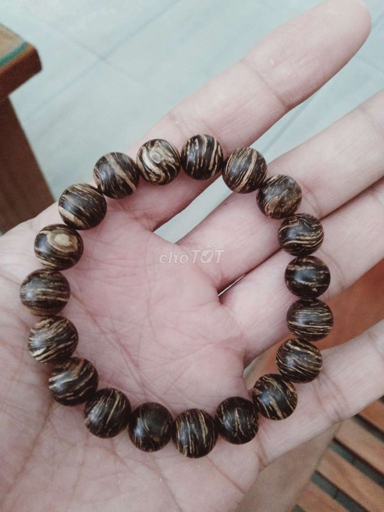 Vòng tay Trầm hương 9 li Nâu. Mua bán Phụ kiện thời trang khác tại Quận Liên Chiểu Đà Nẵng được đăng bởi anh nam hình 1