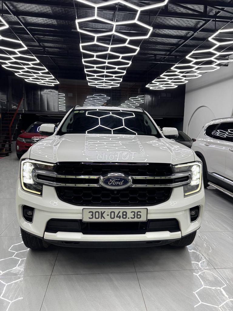 FORD EVEREST 4X2 MÁY DẦU STĐ SX 2022 PHOM MỚI