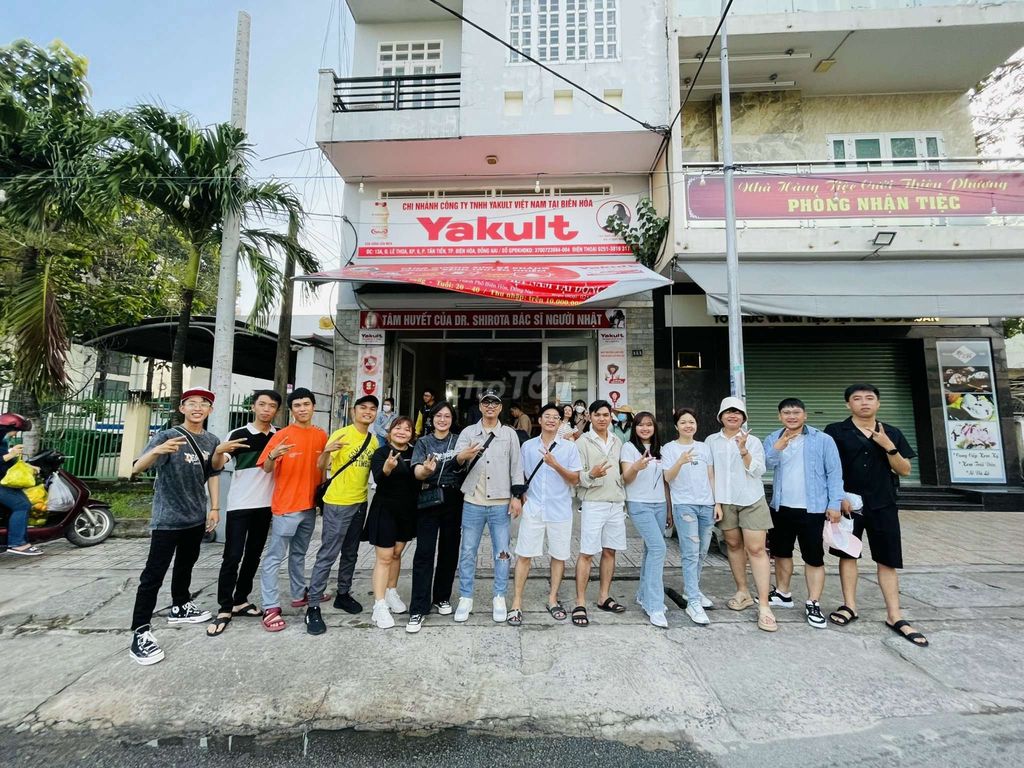 Nhận 4 chị giao sữa Yakult